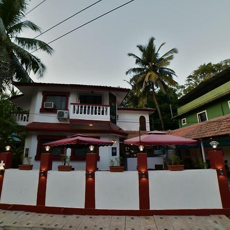 Big Daddy'S Inn แคนโดลิม ภายนอก รูปภาพ